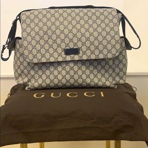 AUTHENTIC Gucci Supreme Handbag/Babybag